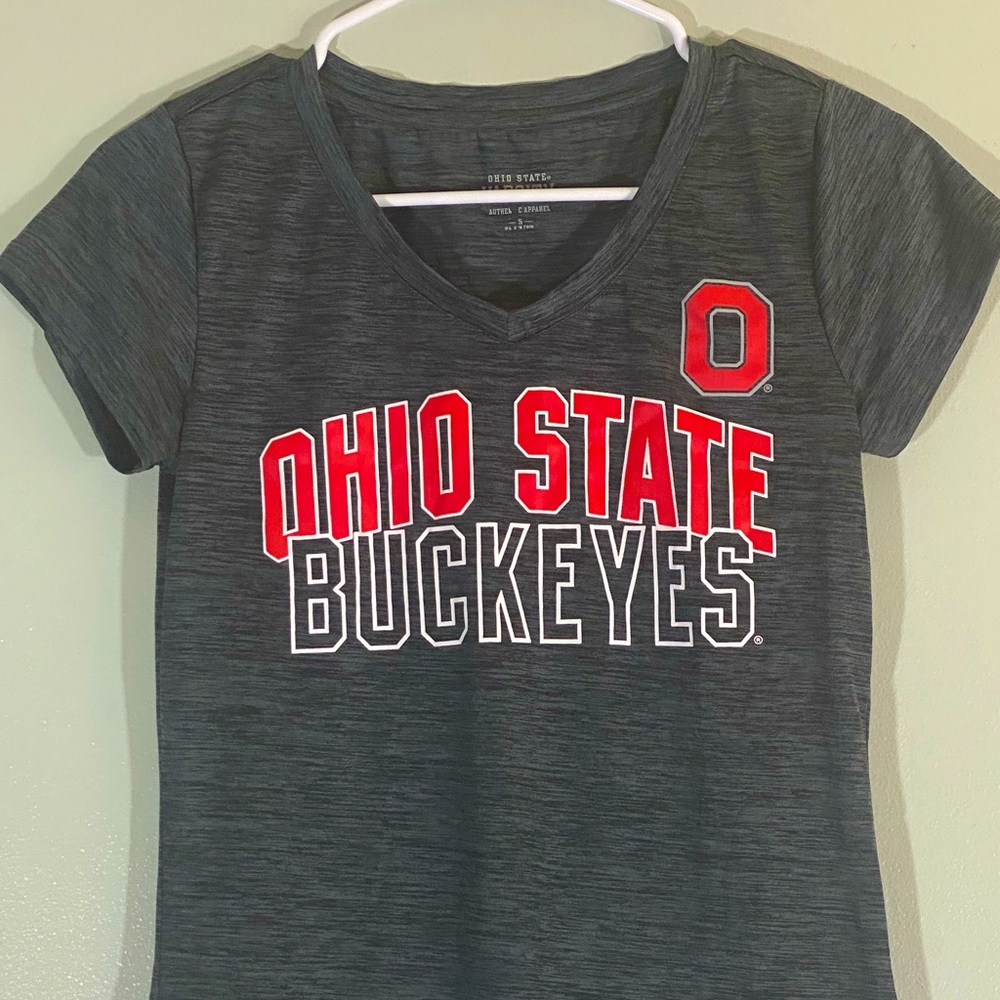Women’s Ohio State University size small v neck T-shirt
